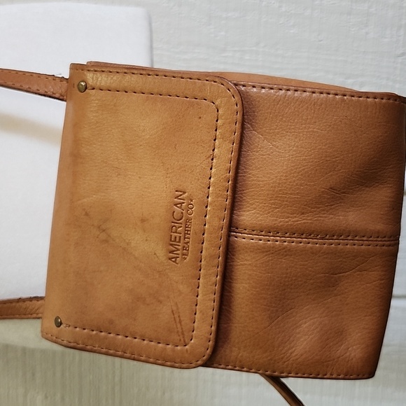 American Leather Co. Handbags - AMERICAN LEATHERE CO. RFID Genuine Leather Crossbody Compact Tan Bag Purse